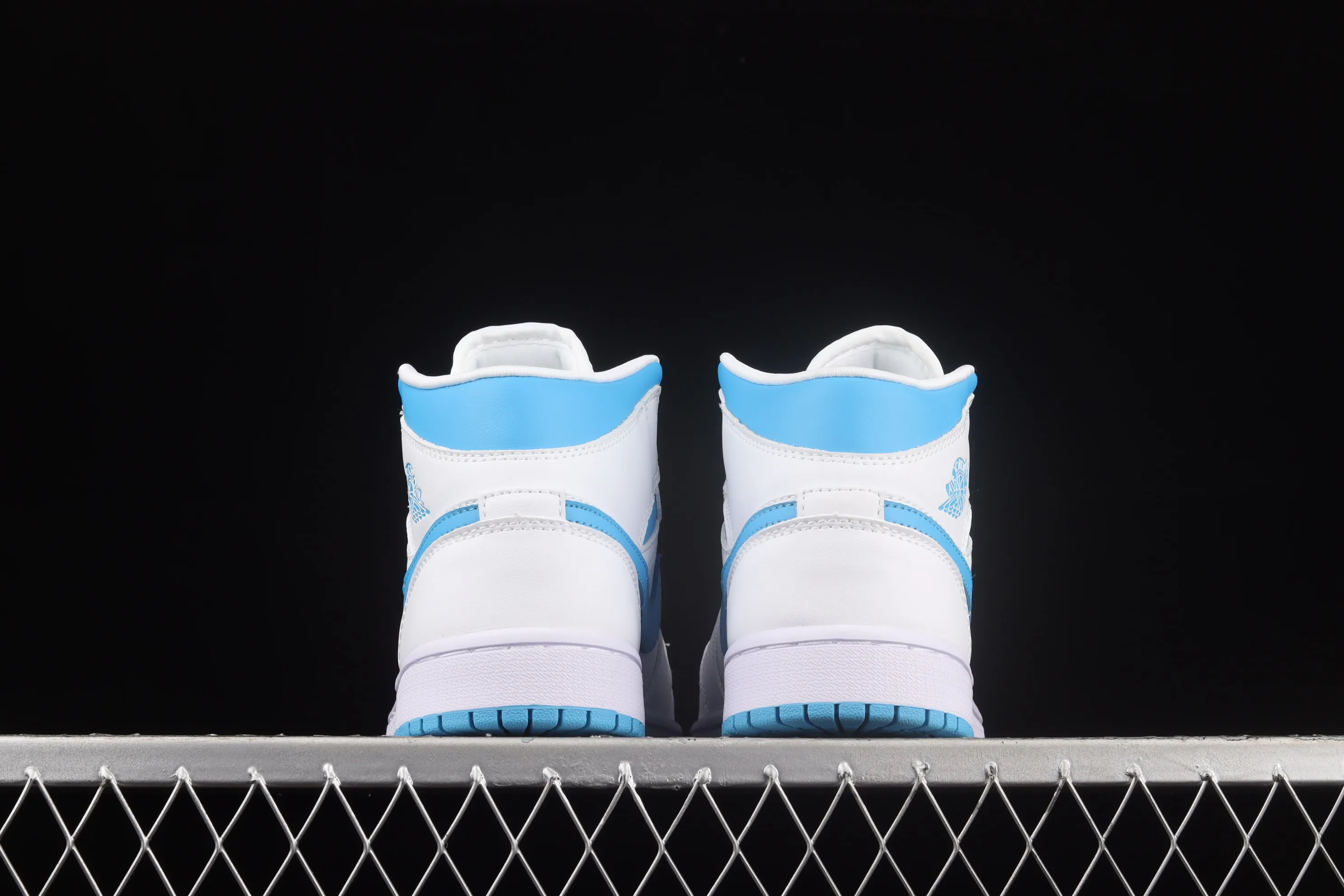 All Categories Air Jordan Jordan Series Basketball Shoes Air Jordan 1 Mid Different Versions Air Jordan 1 Mid AJ1 Joe 1 Lake Blue Zhongbang Basketball Shoes BQ6472-114
